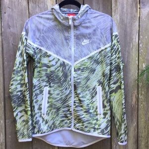 nike tech hyperfuse windrunner rain jacket size S